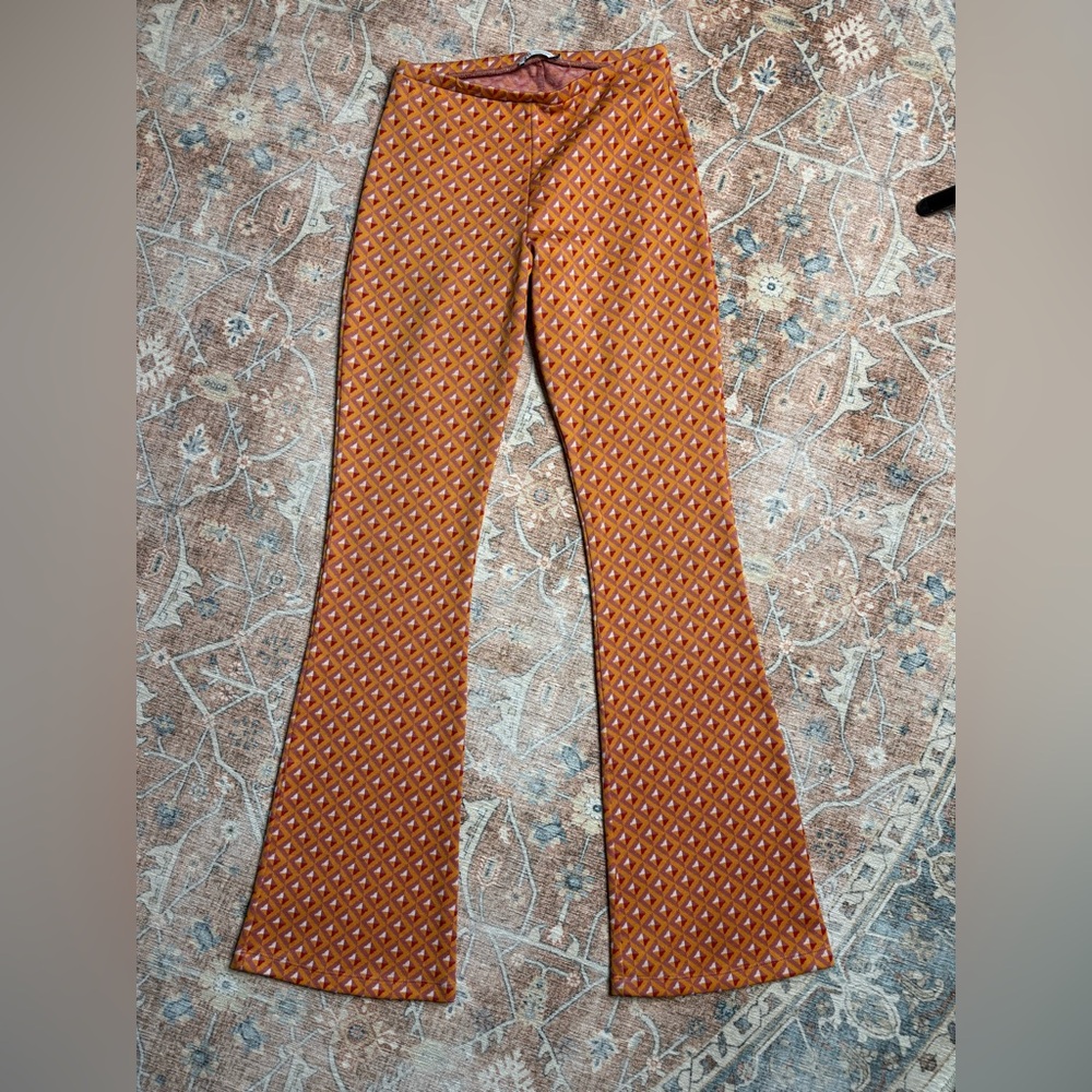 🧡 ZARA Retro Knit Flare Pants – Orange & Pink Geometric Pattern, Size Small